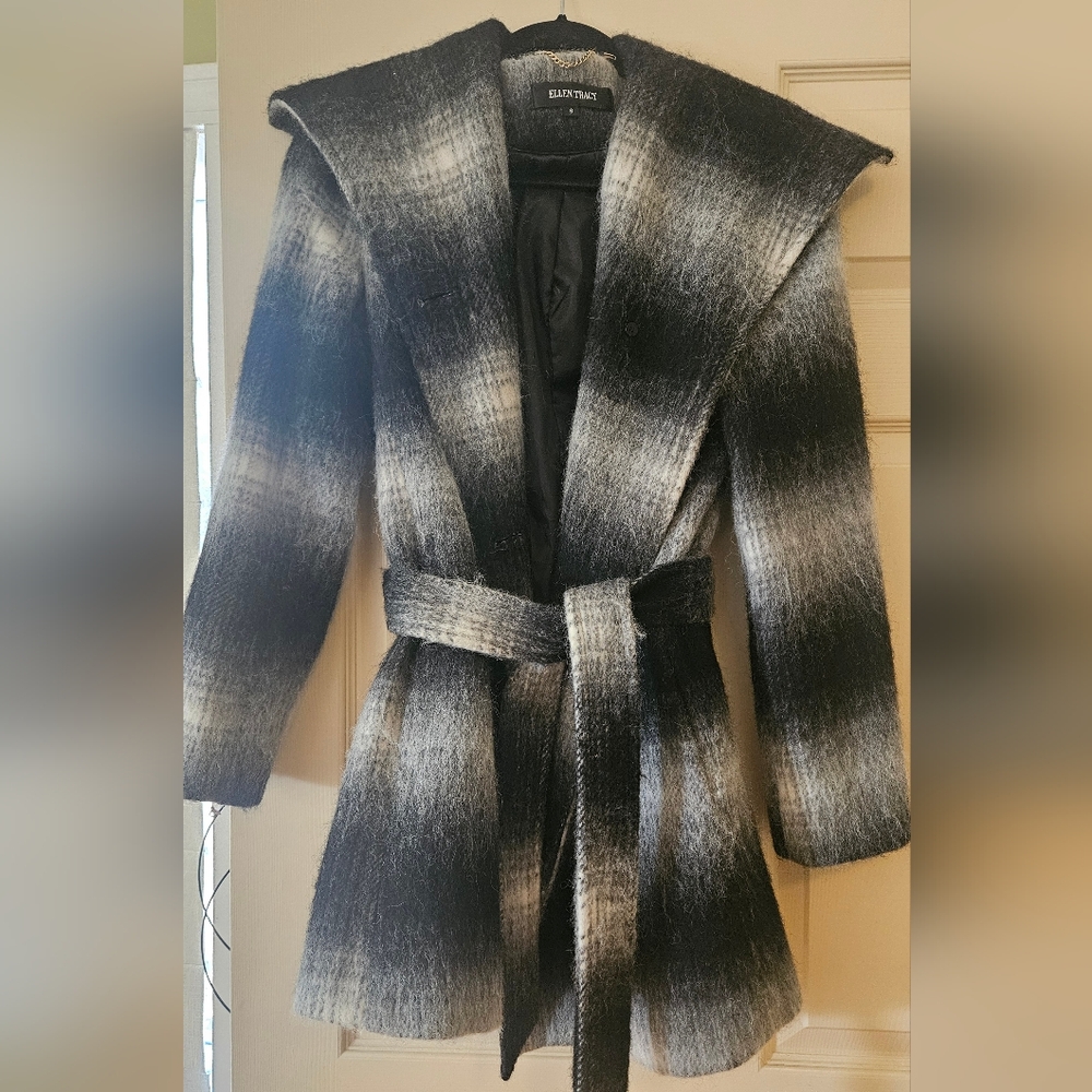 Ellen Tracy Stylish Black and Gray Wool Belted Coat Size 6